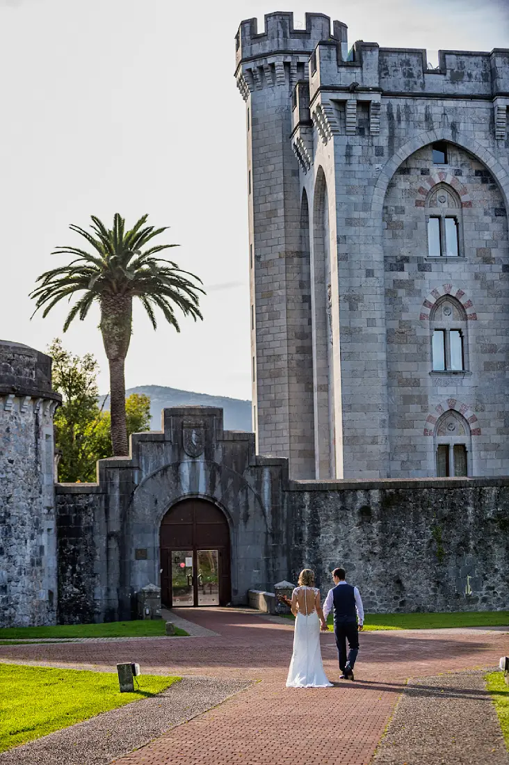 Pareja casándose en el Castillo de Arteaga